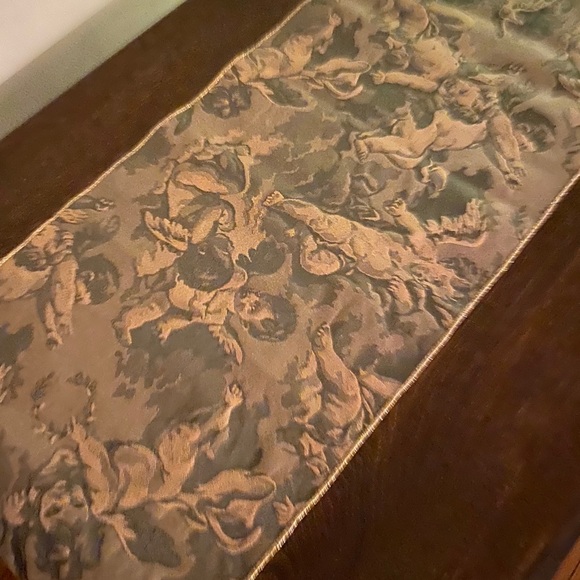 2 Table Runners 🎄 💕 Bundle 3 items for $20💕 - Picture 4 of 6